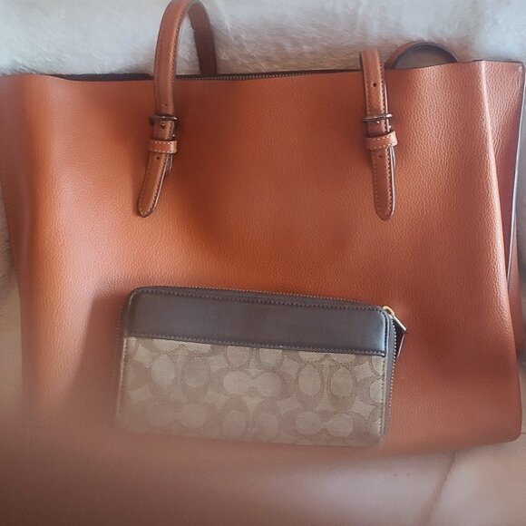 Authentic Coach Mollie Tote 25 and Waller Combo - Picture 4 of 5